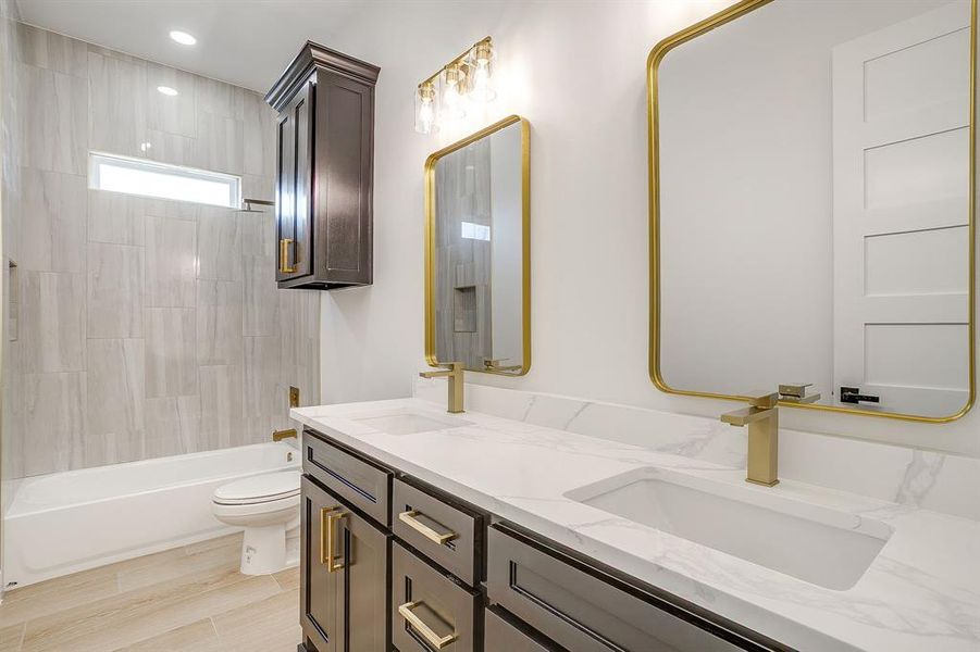 Furnished interior view inside a new home in , Weatherford (Image 4).