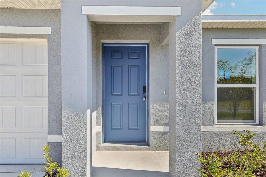 Exterior details and patio area of a home in Stone Ridge, Sebring (Image 11).