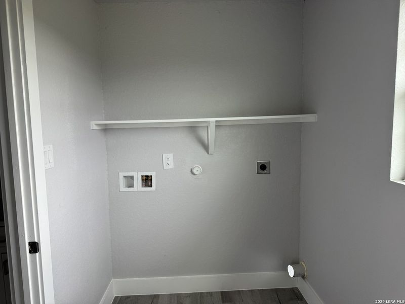 Spacious, unfurnished interior of a new home in , Natalia (Image 14).