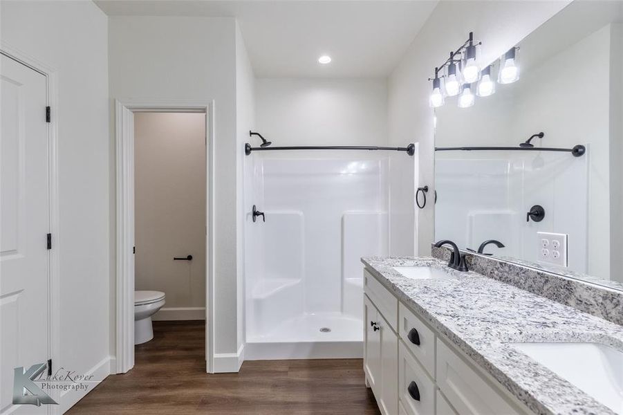 Furnished interior view inside a new home in , Abilene (Image 11).