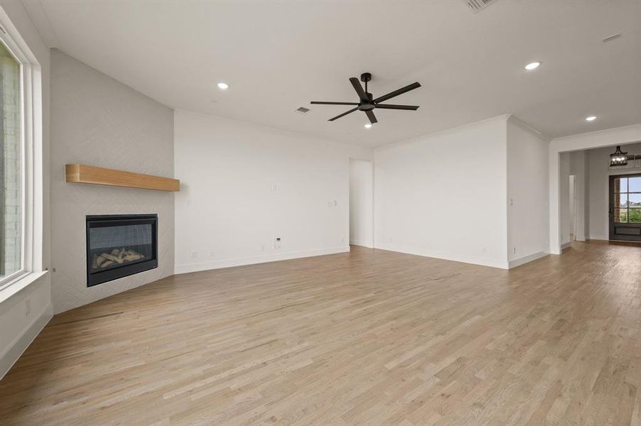 Spacious, unfurnished interior of a new home in Bella Crossing, Fort Worth (Image 36).