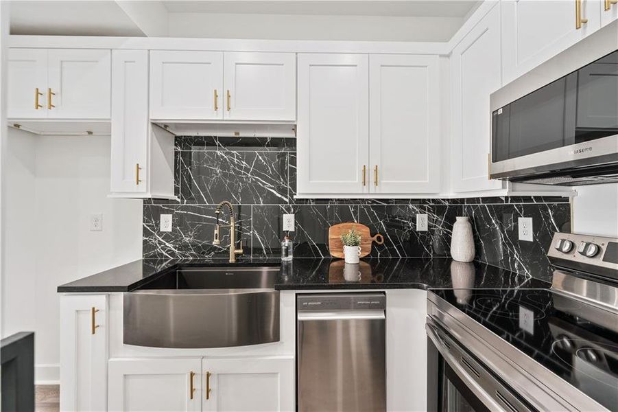 Close-up of interior finishes inside a home in , Union City (Image 22).