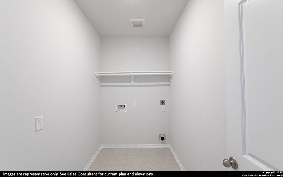 Spacious, unfurnished interior of a new home in Arcadia Ridge, San Antonio (Image 9). Spacious, unfurnished interior of a new home in Arcadia Ridge, San Antonio (Image 9).