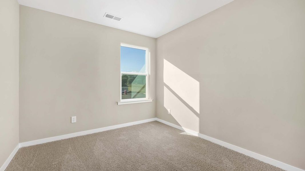 Spacious, unfurnished interior of a new home in Clark Creek Landing, Lincolnton (Image 16).