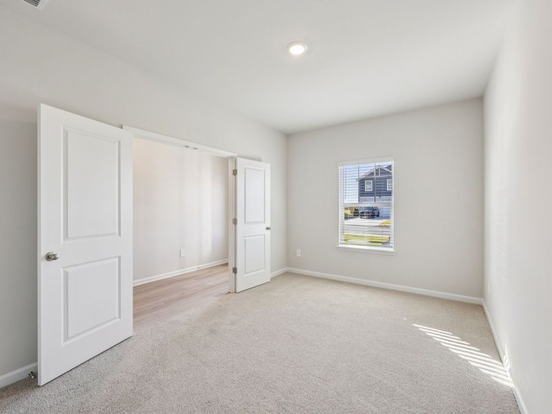Spacious, unfurnished interior of a new home in Ivey Township, Dallas (Image 14).