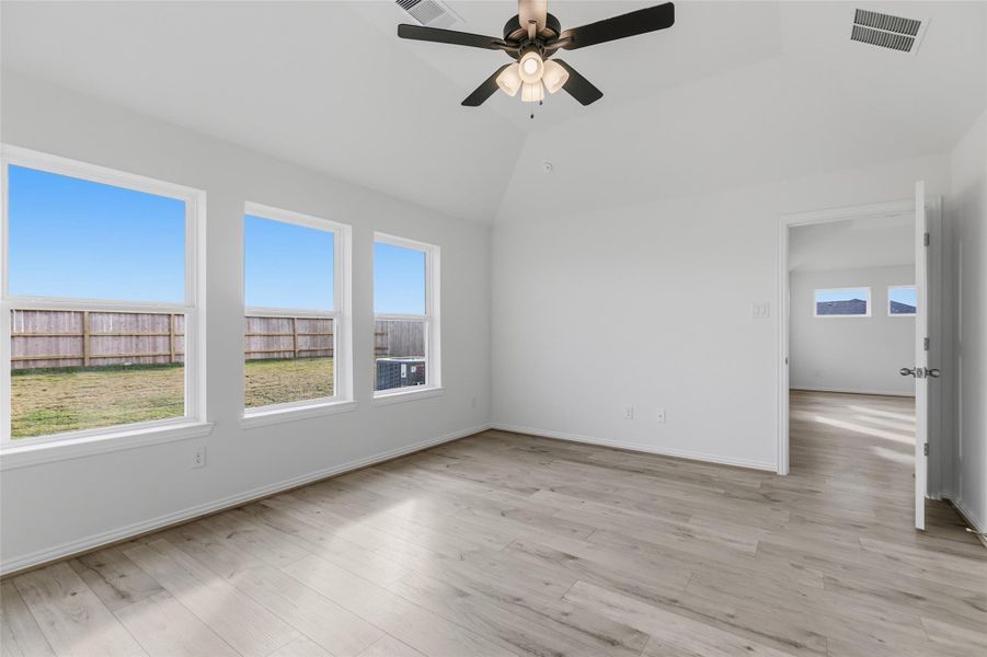 Spacious, unfurnished interior of a new home in Creekhaven, Iowa Colony (Image 23). Spacious, unfurnished interior of a new home in Creekhaven, Iowa Colony (Image 23).
