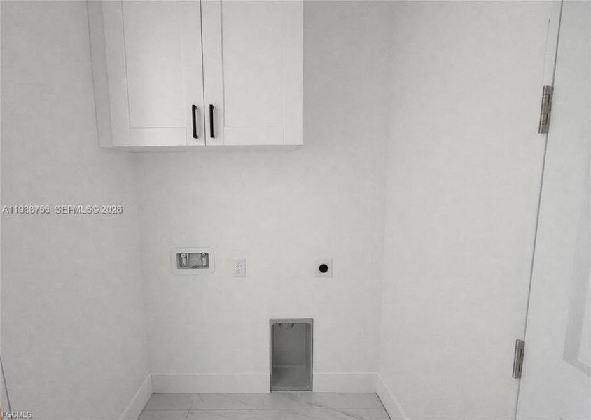 Spacious, unfurnished interior of a new home in , Punta Gorda (Image 10).