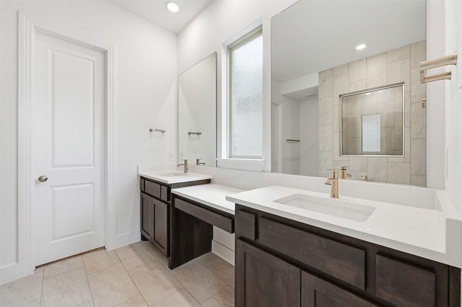 Furnished interior view inside a new home in Dove Hollow, Waxahachie (Image 11).