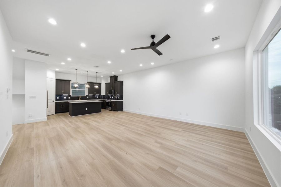 Spacious, unfurnished interior of a new home in , Houston (Image 23).