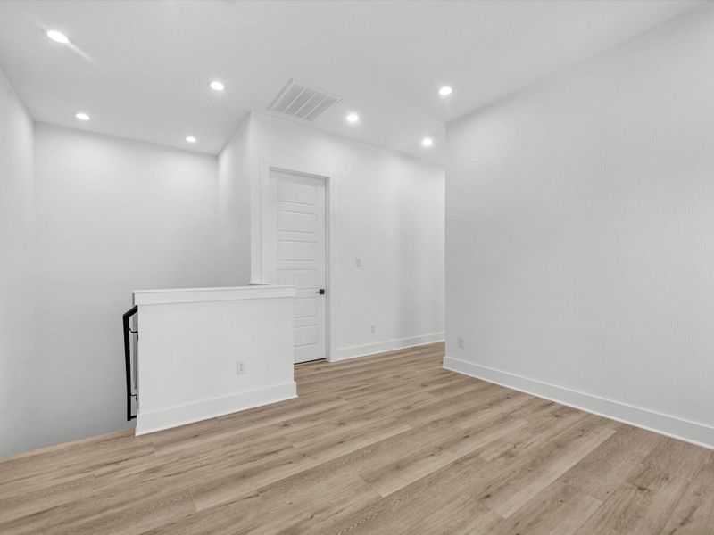 Spacious, unfurnished interior of a new home in , Houston (Image 21).
