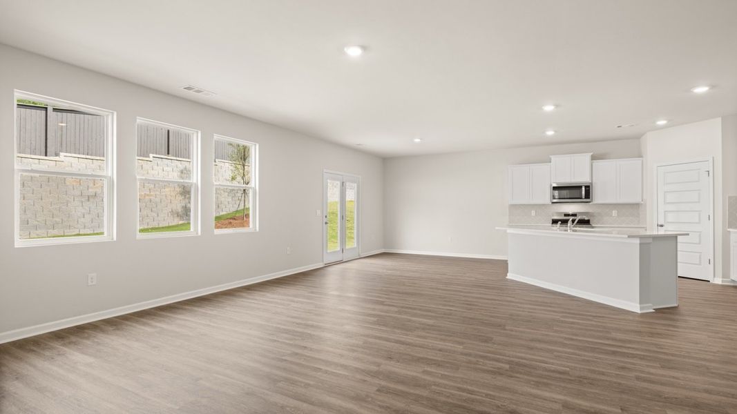 Spacious, unfurnished interior of a new home in Kingston Ranch at Lake Oconee, Buckhead (Image 15).