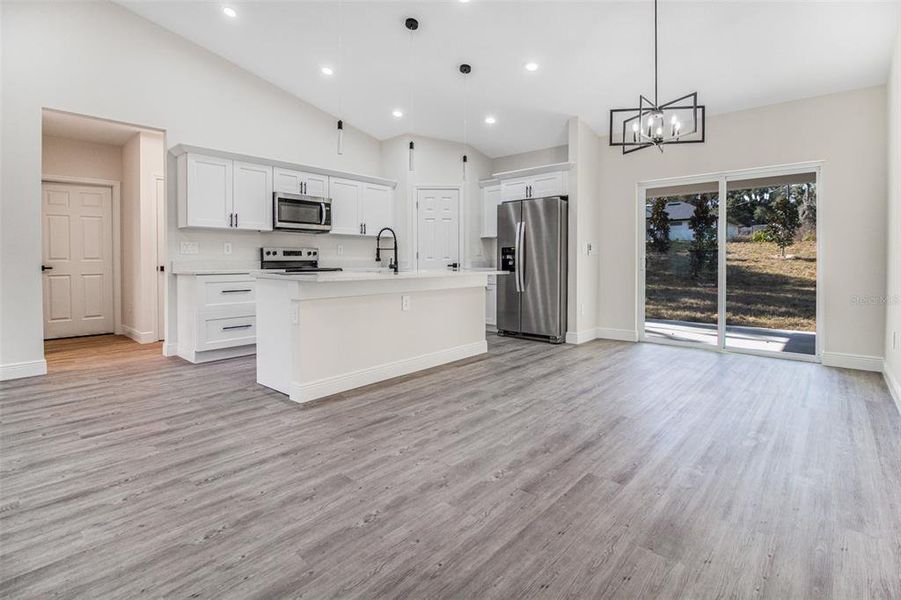 Spacious, unfurnished interior of a new home in , Deland (Image 15).