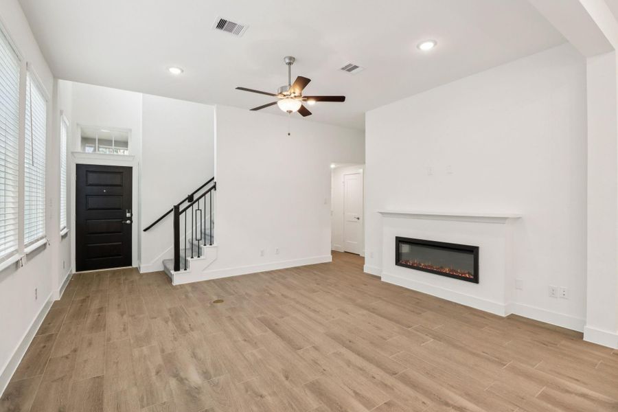 Spacious, unfurnished interior of a new home in Kresston 50's, Montgomery (Image 29).