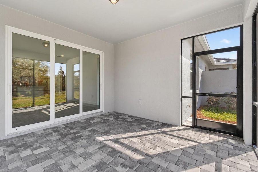 Lot4002-3829RussellCt(36) Lot4002-3829RussellCt(36)