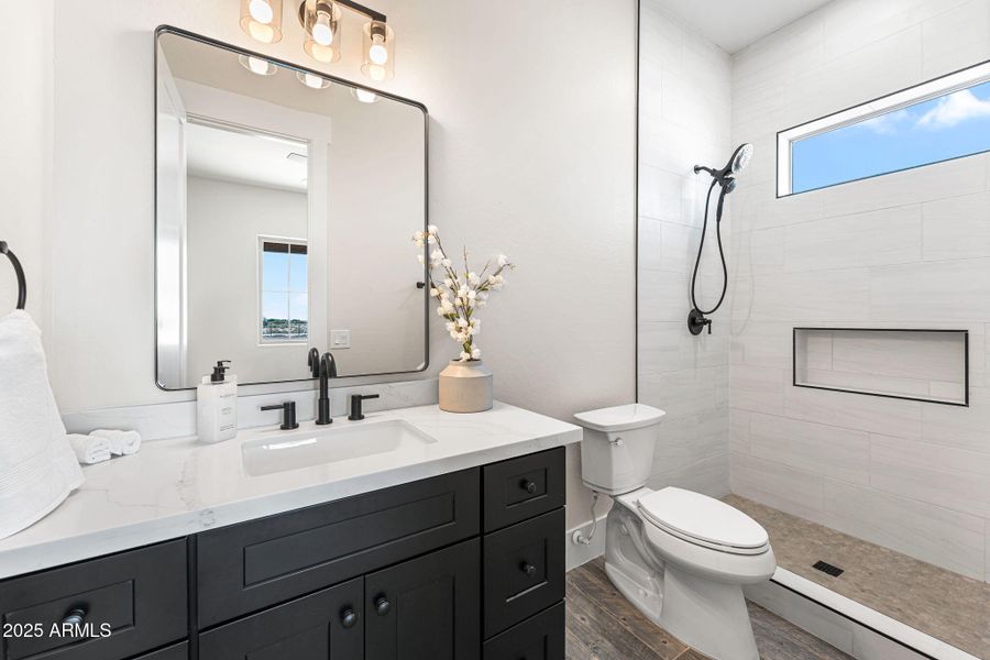 En-Suite Bath for Bedroom 2