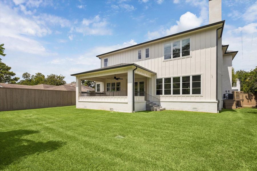 Front exterior of a new home in , Houston, TX, highlighting curb appeal (Image 23).