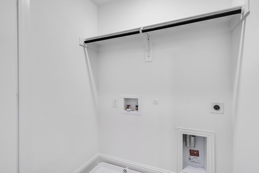 Spacious, unfurnished interior of a new home in Cross Creek Meadows, Celina (Image 15).