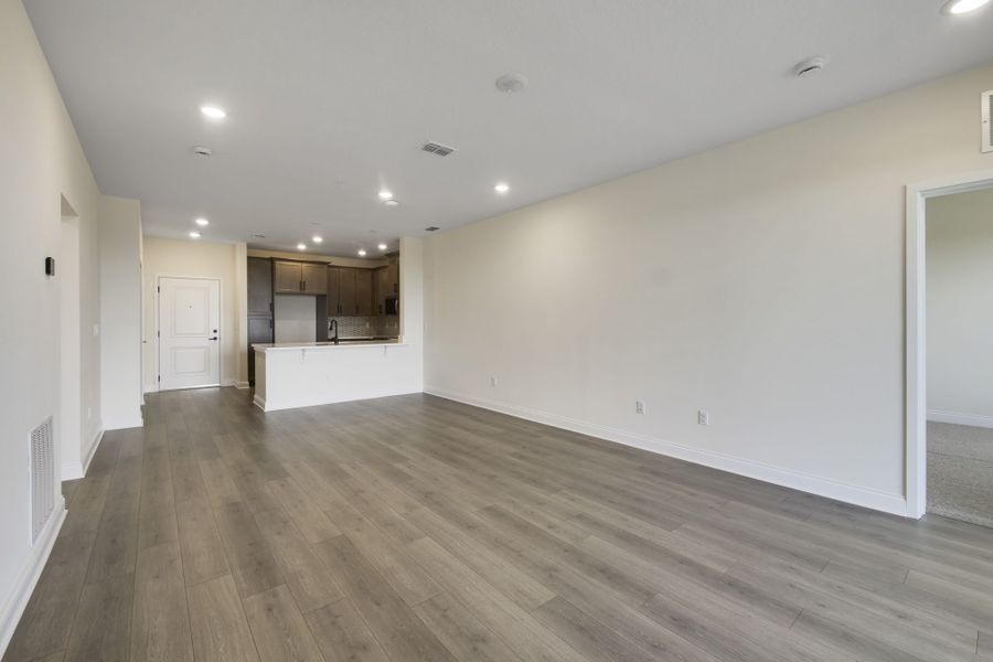 Spacious, unfurnished interior of a new home in Gatherings® of Lake Nona, Orlando (Image 21).