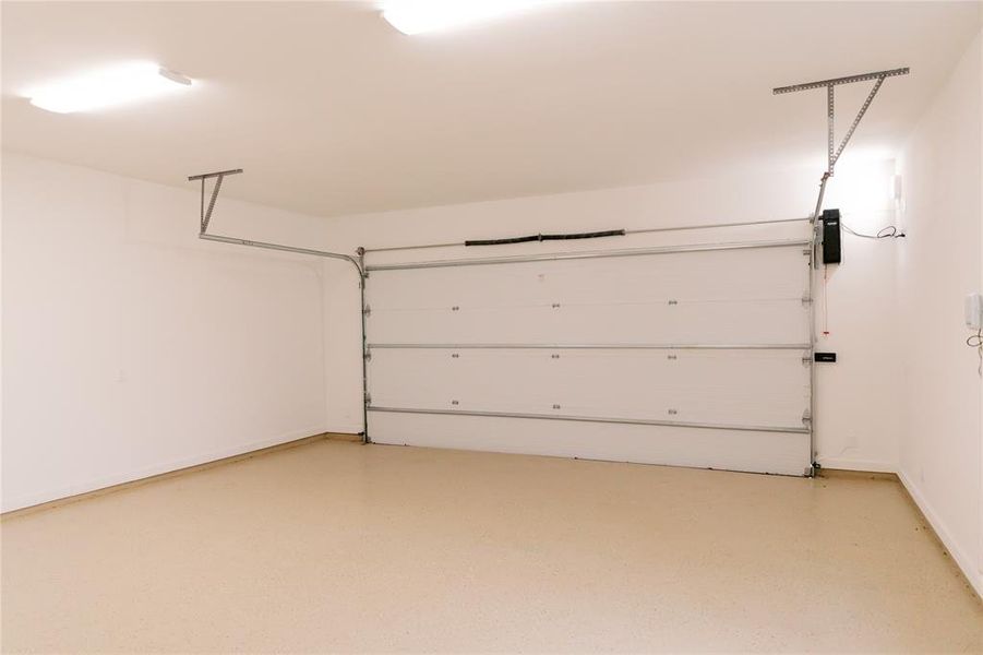 Spacious, unfurnished interior of a new home in , Dallas (Image 21).