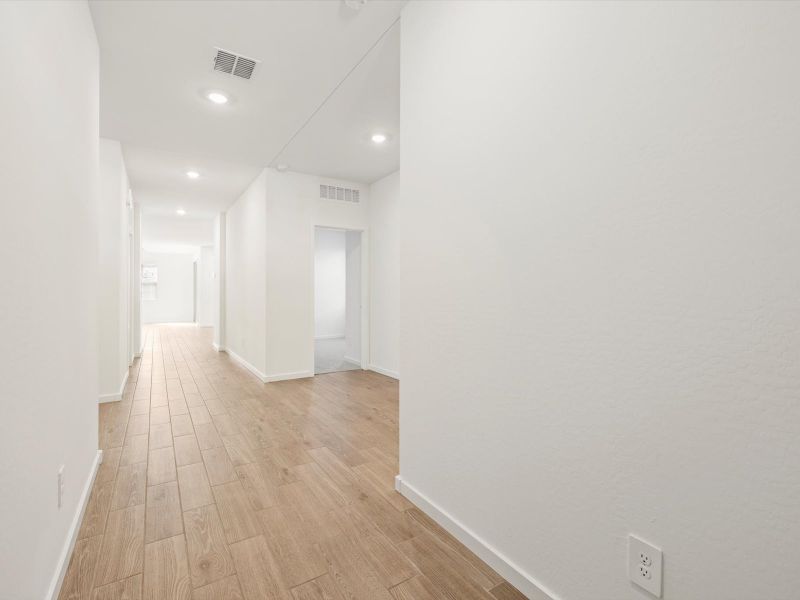Spacious, unfurnished interior of a new home in Paloma Creek - Estate Series, Surprise (Image 8).