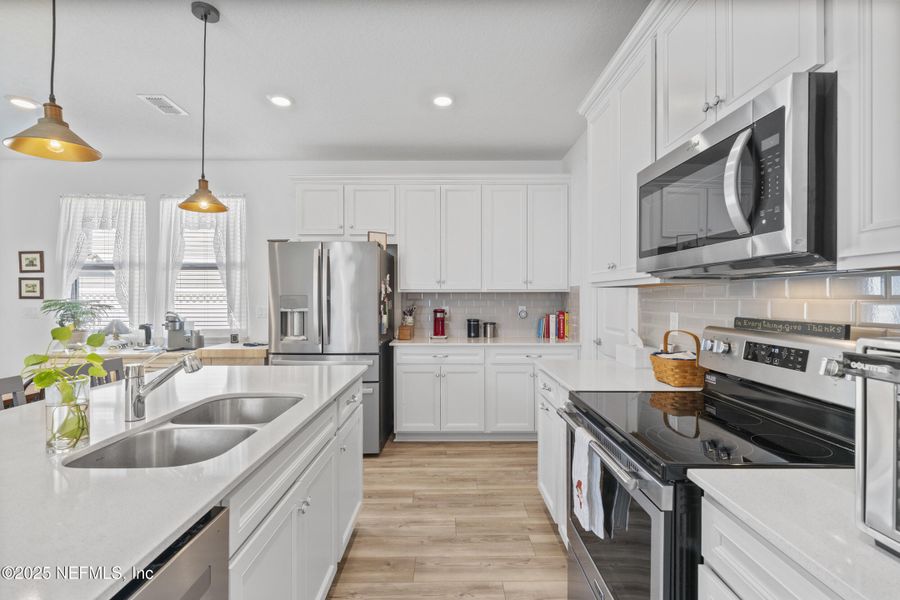 Furnished interior view inside a new home in Bradley Pond, Jacksonville (Image 7).