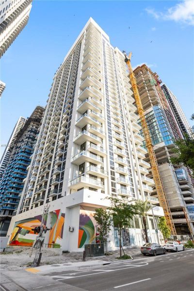 Condo located in Miami, FL showcasing its design and architecture (Image 3). Condo located in Miami, FL showcasing its design and architecture (Image 3).