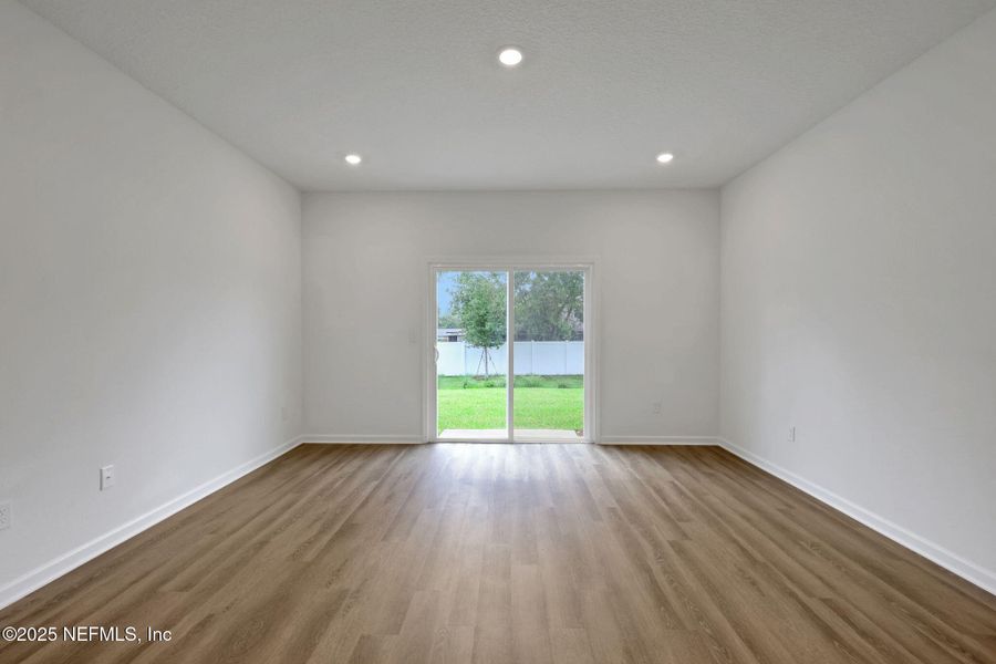 Spacious, unfurnished interior of a new home in Kasen Oaks, Jacksonville (Image 11).