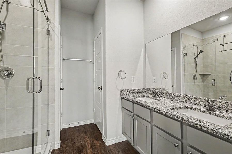 Furnished interior view inside a new home in , Fort Worth (Image 5).