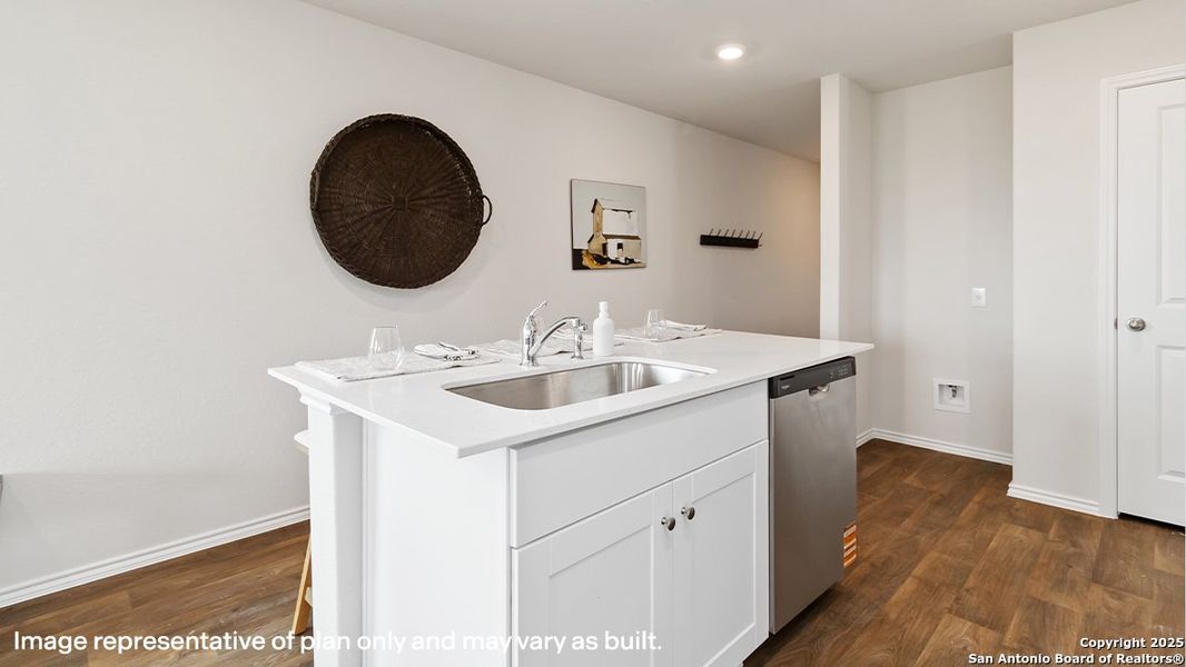 Furnished interior view inside a new home in Avenida, Converse (Image 28).