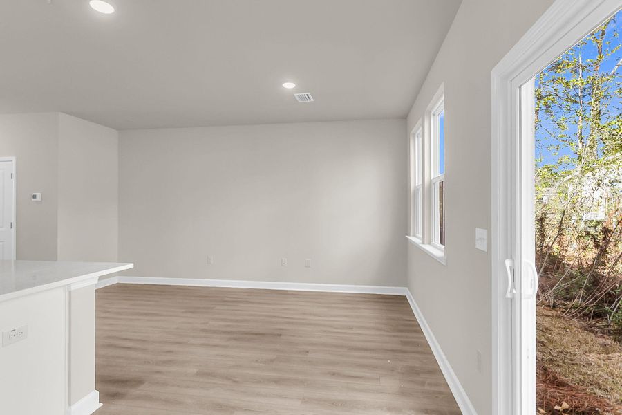 Spacious, unfurnished interior of a new home in , Summerville (Image 24).