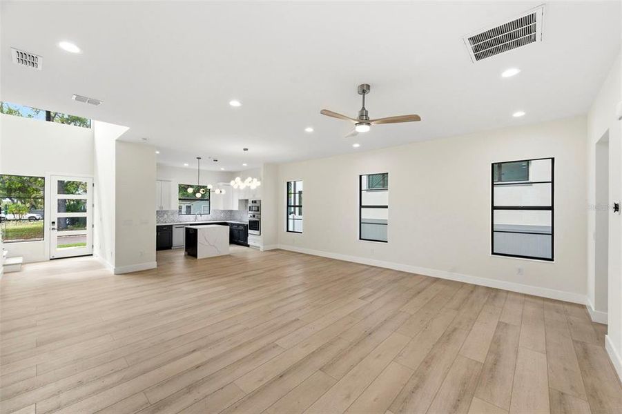 Spacious, unfurnished interior of a new home in , St. Petersburg (Image 53).