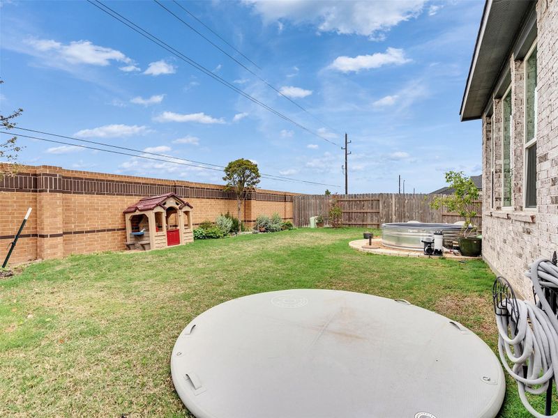 Exterior details and patio area of a home in , Katy (Image 22).