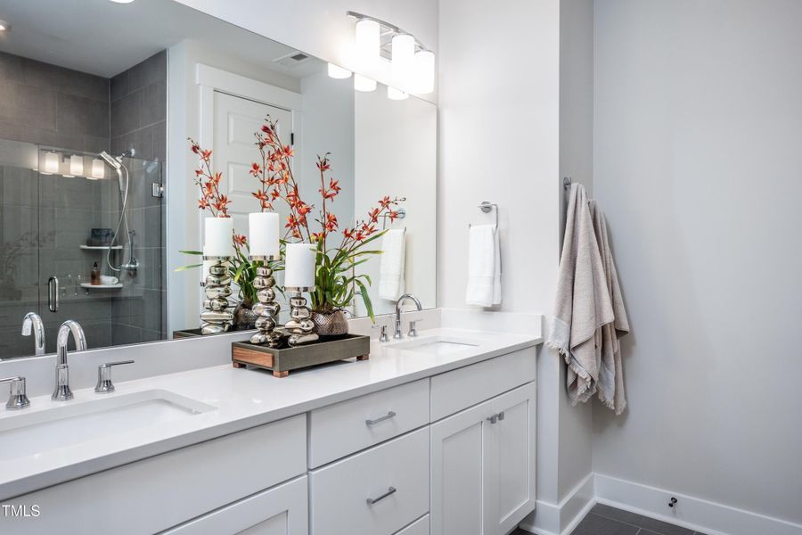 Homestead 533_Primary Bathroom 1_7.17.23