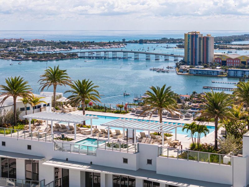 220 Lake Shore Dr 1210 Lake Park FL 17