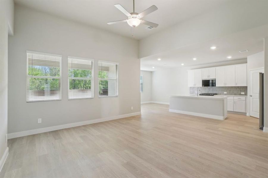 Photo is not of the actual home, but is an inspirational photo of builder’s model home and may depict options, furnishings, and/or decorator features that are not included. Photo is not of the actual home, but is an inspirational photo of builder’s model home and may depict options, furnishings, and/or decorator features that are not included.