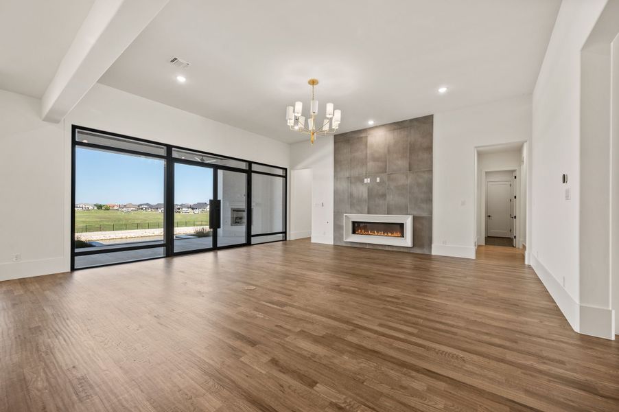 Spacious, unfurnished interior of a new home in The Resort on Eagle Mt. Lake, Fort Worth (Image 25).