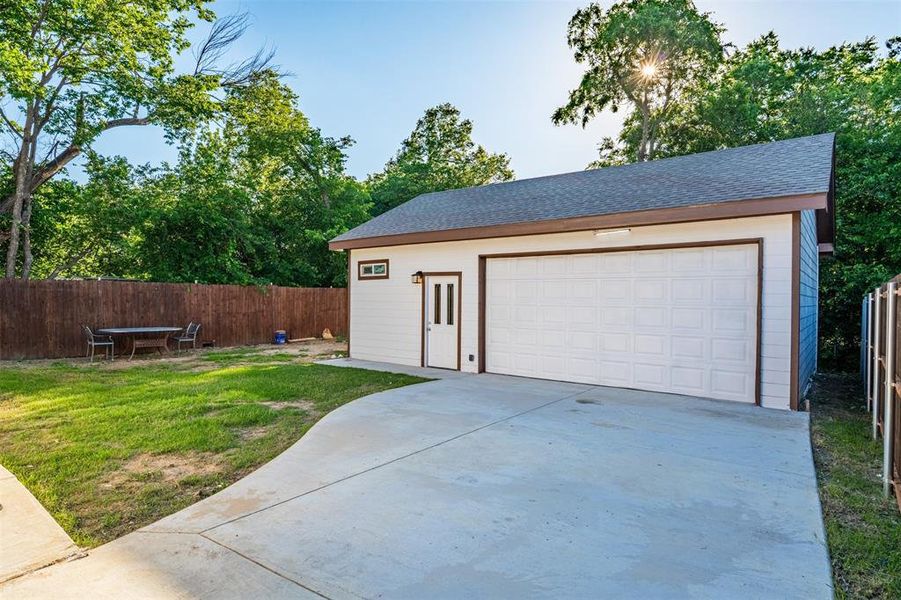 Exterior details and patio area of a home in , Fort Worth (Image 20).