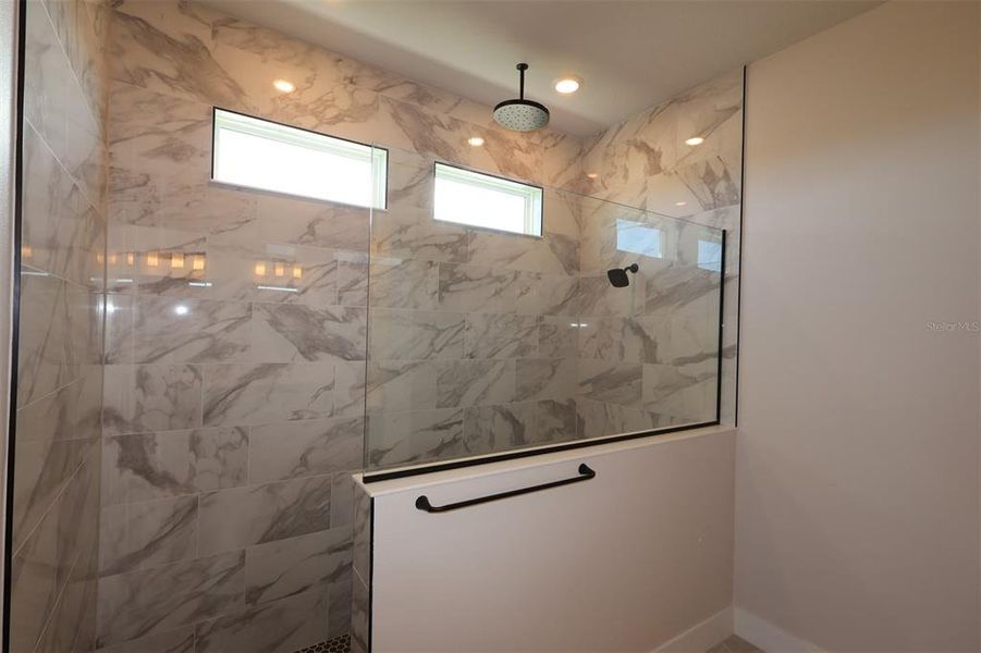 Close-up of interior finishes inside a home in Palmera Wellen Park - Classic Series, Venice (Image 8).