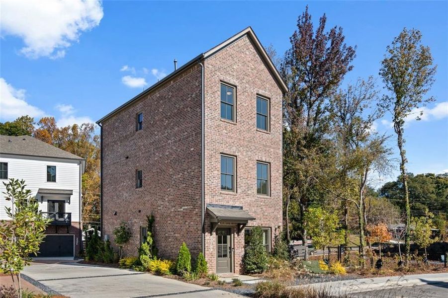 Exterior details of a home in Stillwood, Hapeville (Image 4).