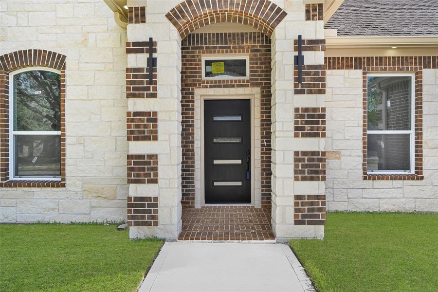 Welcome home to this covered front porch! Welcome home to this covered front porch!
