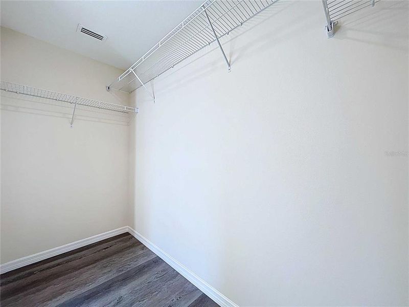 Spacious, unfurnished interior of a new home in , Tampa (Image 28).