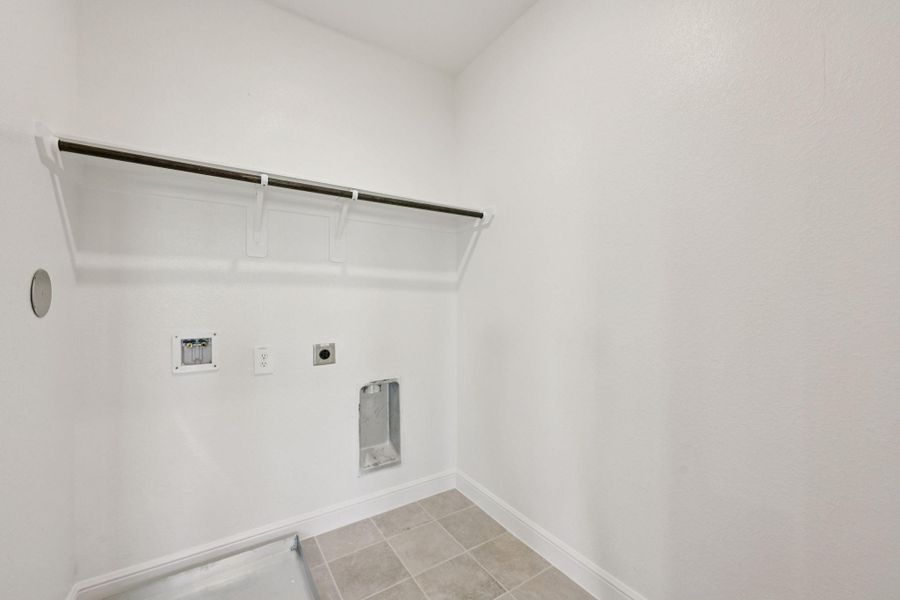 Spacious, unfurnished interior of a new home in Kemah Crossing - Luxe Series, Kemah (Image 37).