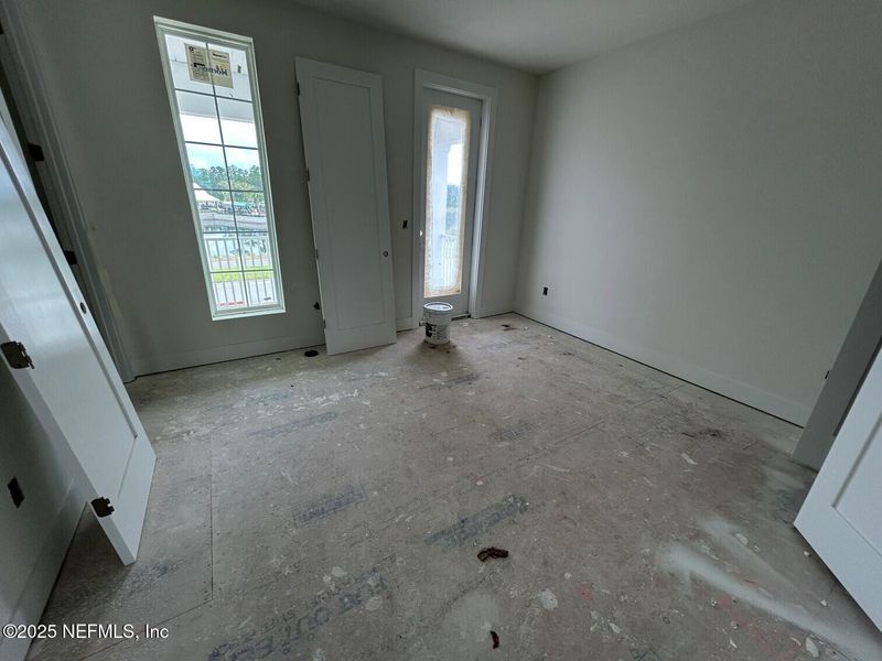 Spacious, unfurnished interior of a new home in Seven Pines, Jacksonville (Image 9).