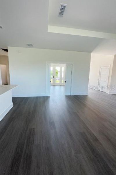 Spacious, unfurnished interior of a new home in , Port Charlotte (Image 9).