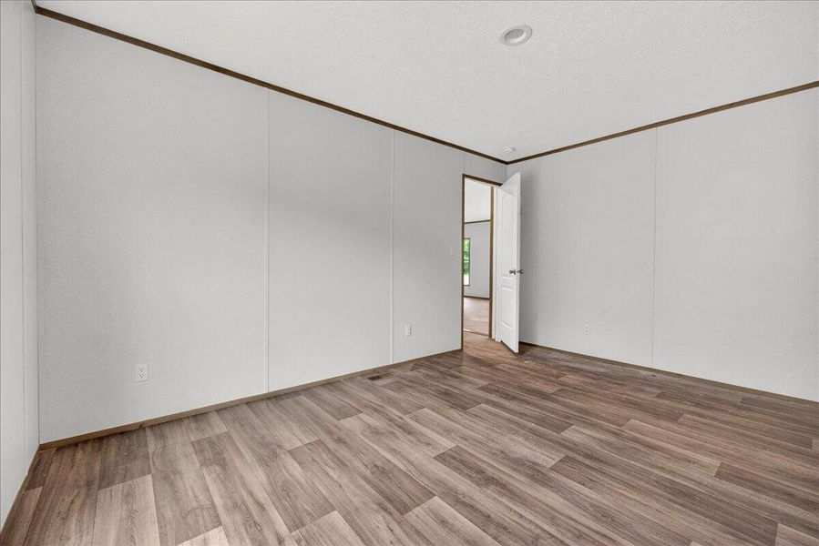 Spacious, unfurnished interior of a new home in , Walterboro (Image 14).