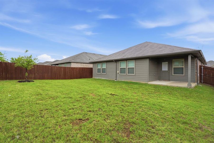 Exterior details and patio area of a home in , Fort Worth (Image 19).