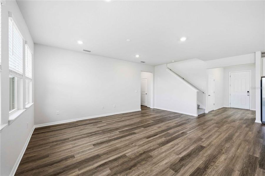 Spacious, unfurnished interior of a new home in Coddington, Bradenton (Image 44).