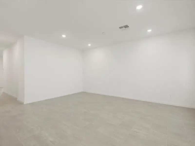Spacious, unfurnished interior of a new home in Anthem at Merrill Ranch Estate Series, Florence (Image 9).