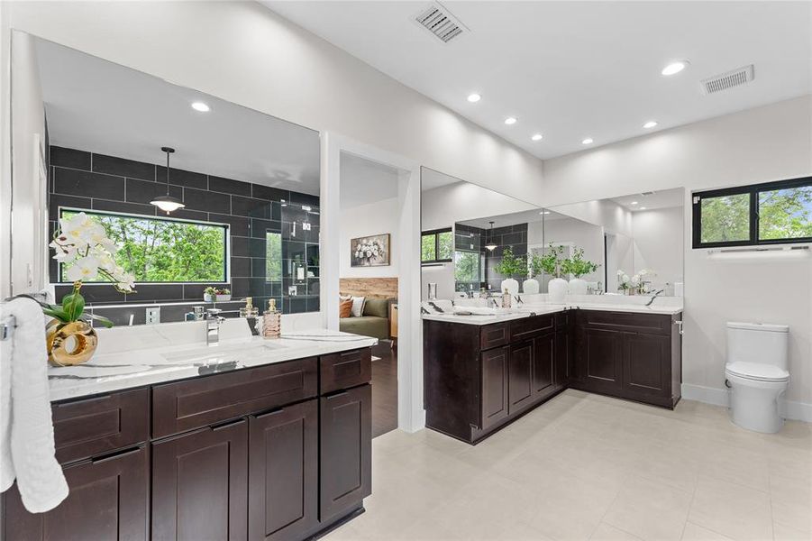 Furnished interior view inside a new home in , Dallas (Image 16).