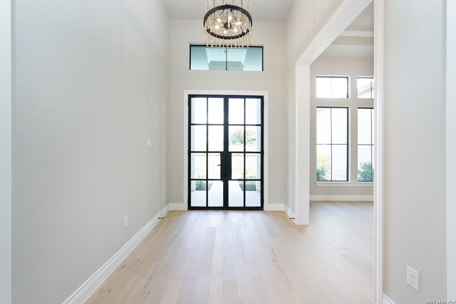 Spacious, unfurnished interior of a new home in , Canyon Lake (Image 6).